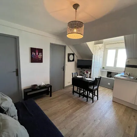 Acrab, Appt Vue Au Calme Apartamento